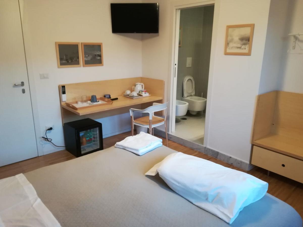 Bed and Breakfast Le Stanze Di Piazza Dei Martiri Neapel Exterior foto